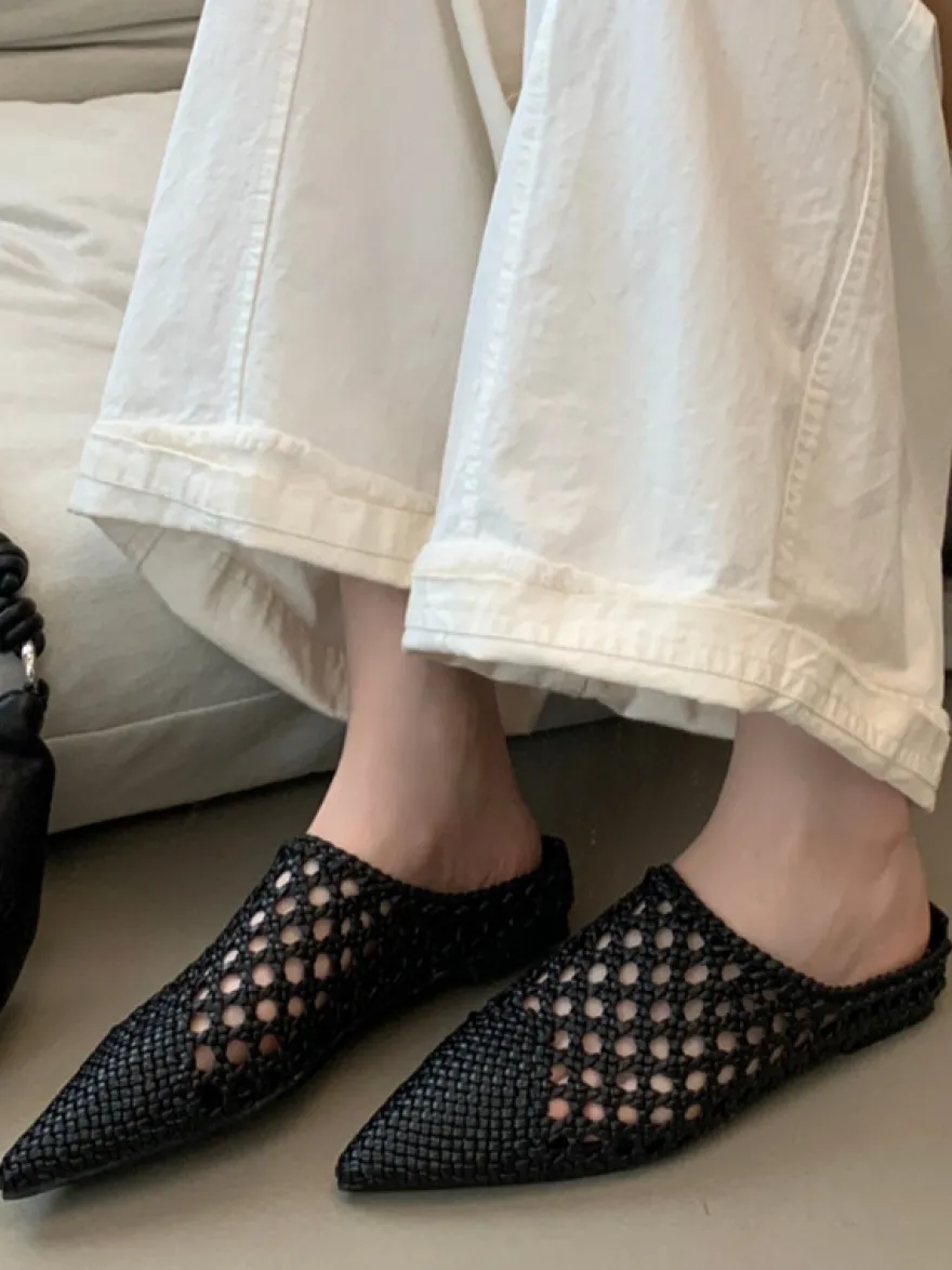 Mules blanches à bout pointu et dos nu ajouré