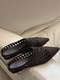 Mules blanches à bout pointu et dos nu ajouré