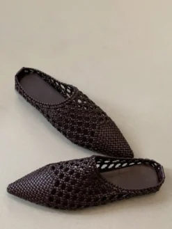 Mules blanches à bout pointu et dos nu ajouré