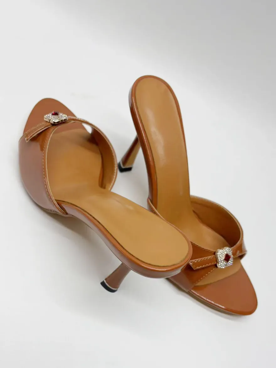 Mules à talons hauts marron à bout ouvert et sandales à talons hauts dos nu avec strass