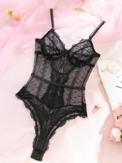 Nuisette en dentelle noire bustier body en résille transparente