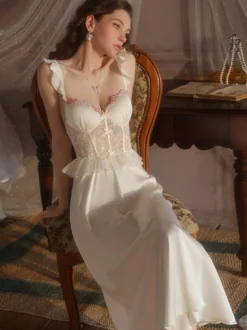 Nuisette longue de mariée en dentelle abricot dos nu bretelles à volants tulle chic satin style corset