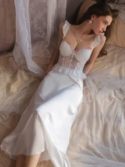 Nuisette longue de mariée en dentelle abricot dos nu bretelles à volants tulle chic satin style corset