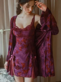 Nuisette sexy en tulle violet dos nu et dentelle pour femme.