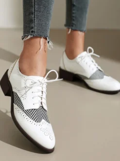 Oxfords en cuir PU à bout rond et talon chiot pour femmes chaussures vintage à lacet