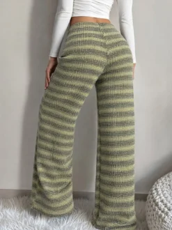 Pantalon large rayé en maille taille haute avec cordon de serrage coupe ample et décontractée idéal pour se détendre.