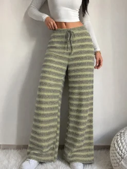 Pantalon large rayé en maille taille haute avec cordon de serrage coupe ample et décontractée idéal pour se détendre.