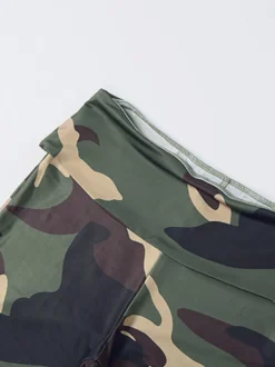 Pantalon évasé taille haute à imprimé camouflage et décolleté en V coupe slim jambes pattes d'éléphant