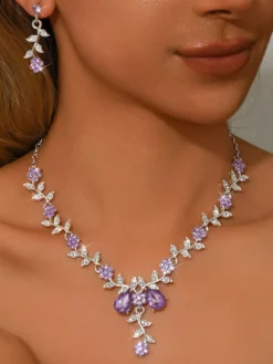 Parure de bijoux de mariage tendance élégante en métal et perles d'imitation.