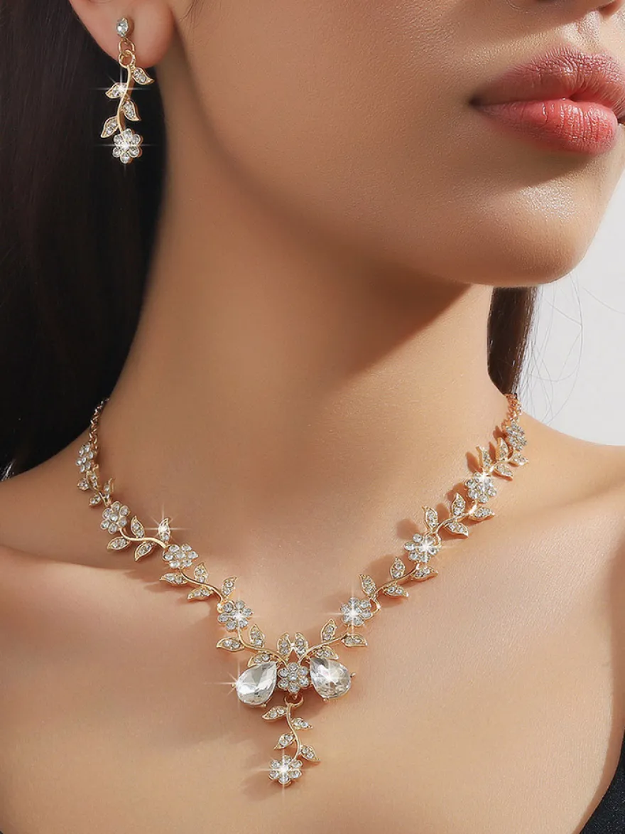 Parure de bijoux de mariage tendance élégante en métal et perles d'imitation.