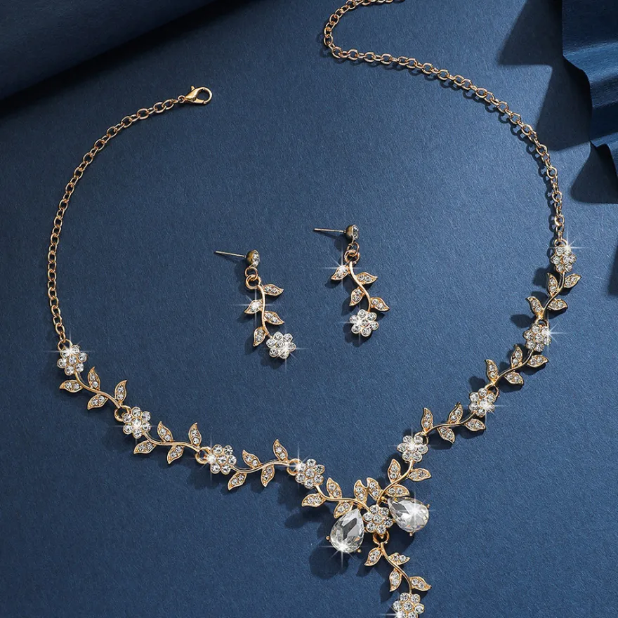 Parure de bijoux de mariage tendance élégante en métal et perles d'imitation.