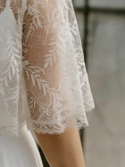 2 pièces combinaison mariage civil robe de mariée bohème en mousseline décolleté travaillé coupe trapèze longueur thé fermeture éclair manches courtes