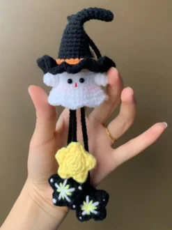 Porte-clés en peluche fantôme tricoté à la main pour Halloween breloque pour sac à dos et décoration de voiture