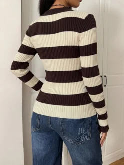 Pull à col polo rayé en maille côtelée col V manches longues coupe ajustée pour femme