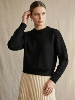 Pull court à col rond épaules tombantes manches longues coupe ample couleur unie pour femme