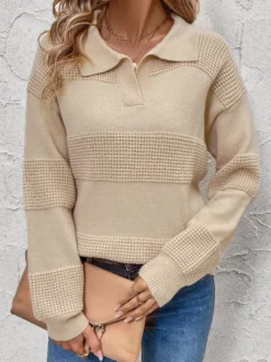 Pull en maille texturée à rayures gaufrées et col polo à demi-boutons