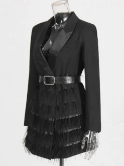 Robe blazer en satin à revers orné de plumes et de pompons ceinture à la taille et franges superposées mini-robe de soirée