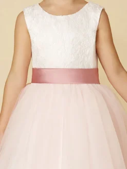 Robe cortège enfant col rond dos en coeur avec ceinture