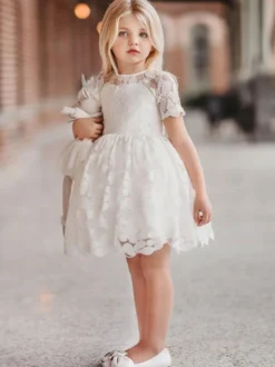 Robe cortège enfant courte col rond manche courte boutonnée sur dos