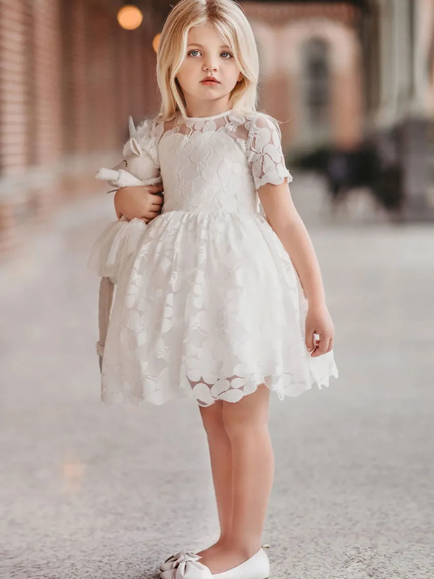 Robe cortège enfant courte col rond manche courte boutonnée sur dos
