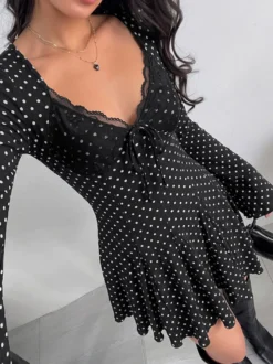 Robe courte côtelée à pois Daily Dresses pour femme ornée de dentelle col en V nœud sur le devant manches longues évasées et ourlet à volants