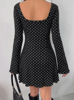 Robe courte côtelée à pois Daily Dresses pour femme ornée de dentelle col en V nœud sur le devant manches longues évasées et ourlet à volants