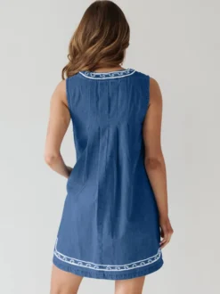 Robe courte en jean brodée pour femme - Robe d'été décontractée à col en V et noué sur le devant coupe babydoll avec poches - Vacances d'été à la plage 2026