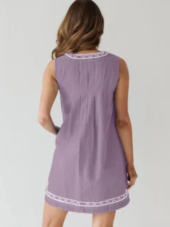Robe courte en jean brodée pour femme - Robe d'été décontractée à col en V et noué sur le devant coupe babydoll avec poches - Vacances d'été à la plage 2026