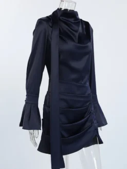 Robe courte en satin bleu marine pour femme - Élégante robe à col montant froncé et manches évasées - Idéale pour un cocktail de printemps 2026