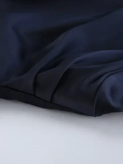 Robe courte en satin bleu marine pour femme - Élégante robe à col montant froncé et manches évasées - Idéale pour un cocktail de printemps 2026
