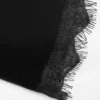 Robe courte en velours noir pour femme col V bordure en dentelle manches longues coupe cintrée idéale pour les soirées en boîte de nuit.