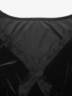 Robe courte en velours noir pour femme col V bordure en dentelle manches longues coupe cintrée idéale pour les soirées en boîte de nuit.