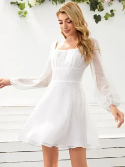 Robe Courte Femme en Mousseline à Col Carré avec Manches Longues Amples Coupe Cintrée Bas Evasée Unicolore