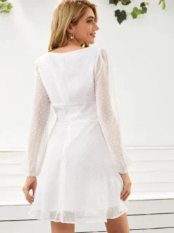 Robe Courte Femme en Mousseline à Col Carré avec Manches Longues Amples Coupe Cintrée Bas Evasée Unicolore