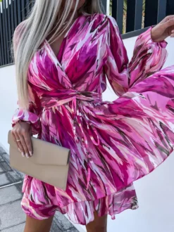 Robe courte imprimée encolure surplis ceinturée manches lanternes mini robes
