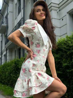 Robe courte à imprimé floral manches bouffantes col Claudine et lacets dans le dos été 2026