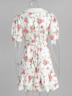 Robe courte à imprimé floral manches bouffantes col Claudine et lacets dans le dos été 2026