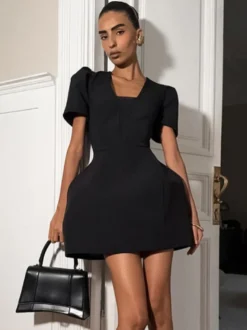 Robe courte noire à col en V pour femme - Manches bouffantes élégantes coupe sablier - Tenue élégante pour un rendez-vous galant 2026