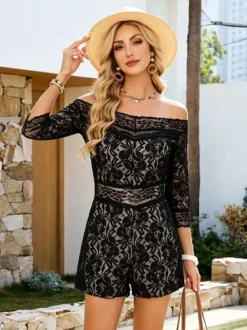 Robe courte noire à fleurs manches courtes épaules dénudées et taille haute pour tous les jours