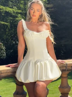 Robe courte à ourlet bouffant pour femme - Coupe corset à volants style Coquette - Look idéal pour une fête d'été à la plage 2026