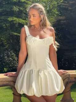 Robe courte à ourlet bouffant pour femme - Coupe corset à volants style Coquette - Look idéal pour une fête d'été à la plage 2026