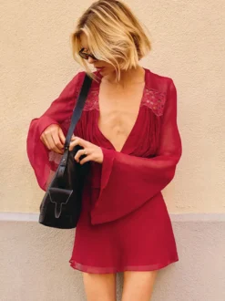 Robe courte patchwork en dentelle pour femme - Décolleté plongeant en V manches évasées taille empire - Idéale pour une soirée romantique à la plage au printemps 2026