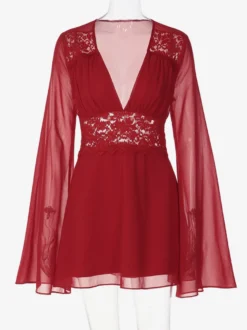 Robe courte patchwork en dentelle pour femme - Décolleté plongeant en V manches évasées taille empire - Idéale pour une soirée romantique à la plage au printemps 2026
