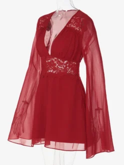 Robe courte patchwork en dentelle pour femme - Décolleté plongeant en V manches évasées taille empire - Idéale pour une soirée romantique à la plage au printemps 2026