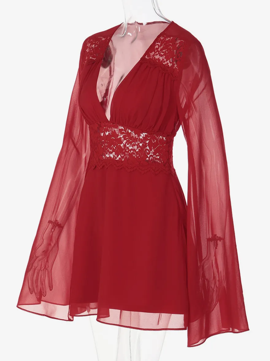 Robe courte patchwork en dentelle pour femme - Décolleté plongeant en V manches évasées taille empire - Idéale pour une soirée romantique à la plage au printemps 2026