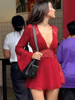 Robe courte patchwork en dentelle pour femme - Décolleté plongeant en V manches évasées taille empire - Idéale pour une soirée romantique à la plage au printemps 2026