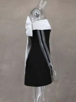 Robe courte à épaules dénudées avec nœud dans le dos coupe trapèze idéale pour une fête d'anniversaire ou un cocktail 2026