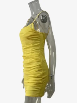 Robe courte rose pâle à bretelles spaghetti et froncée moulante pour femme (2026)