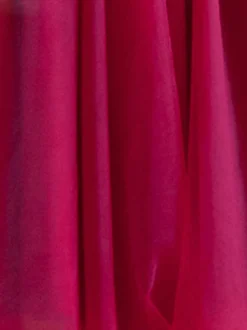 Robe de bal bordeaux en tulle hors de l'épaule laçage sur dos longueur au genou