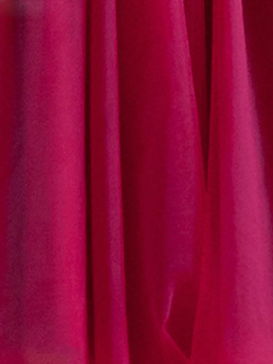 Robe de bal bordeaux en tulle hors de l'épaule laçage sur dos longueur au genou